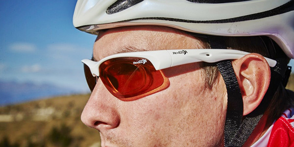 The importance of wearing sports sunglasses (winter sports)